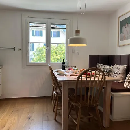 Ruhig Trotz Stadtzentrum Mit Parkplatz Auf Privatgrundstueck