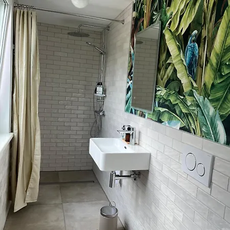 Ruhig Trotz Stadtzentrum Mit Parkplatz Auf Privatgrundstueck 霍恩埃姆斯