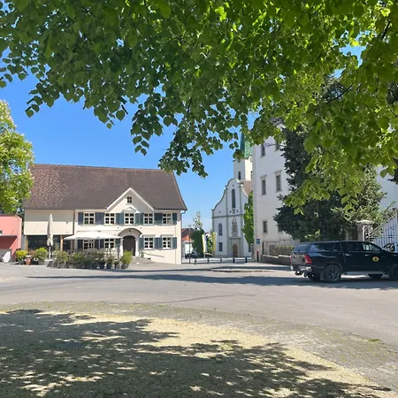 Ruhig Trotz Stadtzentrum Mit Parkplatz Auf Privatgrundstueck